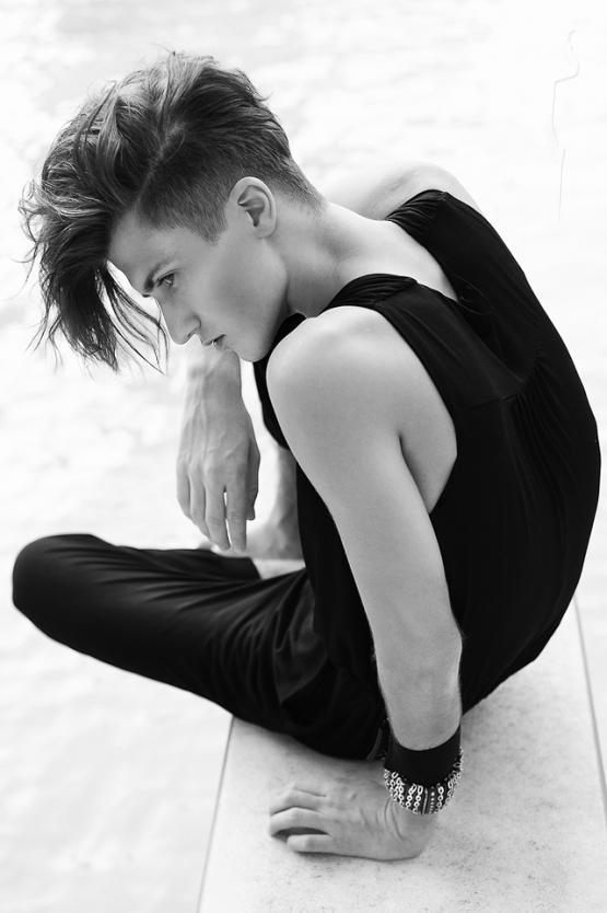 sidecut for boys black and white image